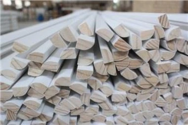 Tvarovaný kvadrant s borovicovým tvarovaním